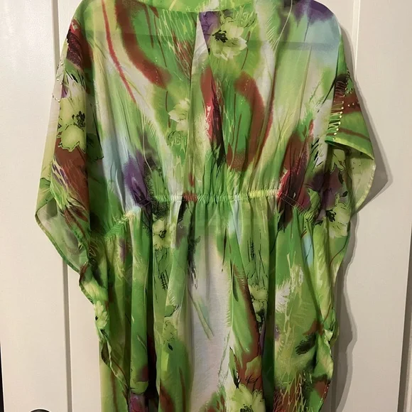 Beautiful blouse - Picture 2 of 2